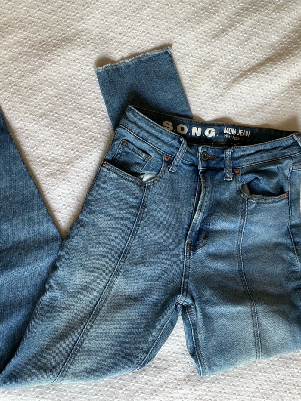 S.O.N.G. Mom Jean Ankle-Length in Medium Blue